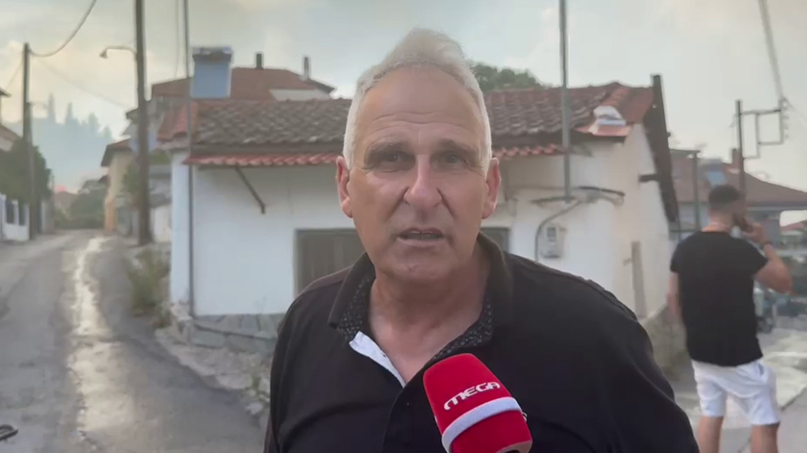 «Η φωτιά έχει φτάσει μέσα στο χωριό, λίγα μέτρα από τα σπίτια», λέει ο αντιδήμαρχος στο Δερβένι 