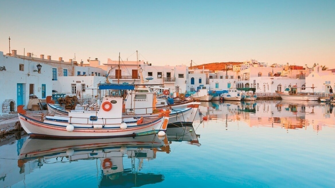 Ποιους προορισμούς προτιμούν φέτος οι τουρίστες: Πάρος και Νάξος οι μεγάλοι κερδισμένοι, η εικόνα σε Μύκονο, Σαντορίνη και Αθήνα