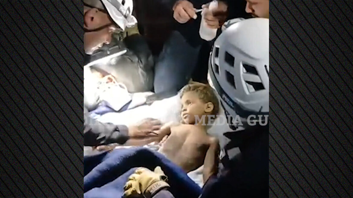 Δείτε βίντεο: Διασώστες βγάζουν ζωντανό 3χρονο παιδί από τα χαλάσματα μετά από 6 ημέρες στο Καράκας