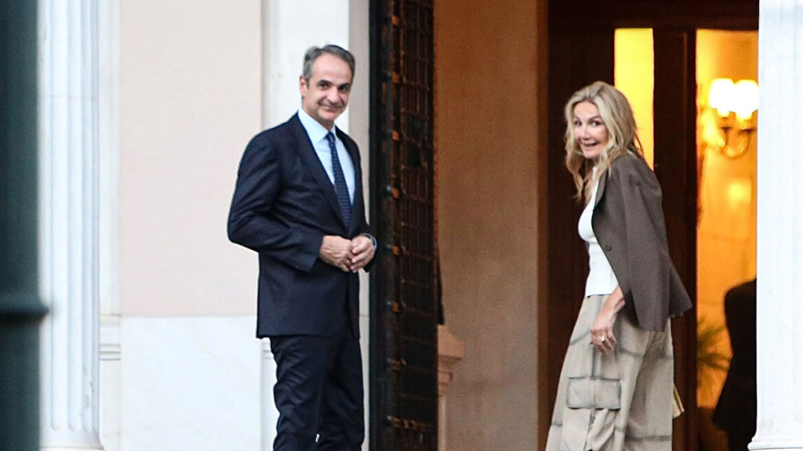 Κυριάκος και Μαρέβα Μητσοτάκη παρέθεσαν δείπνο στην Κίμπερλι Γκιλφόιλ στο μέγαρο Μαξίμου, δείτε φωτογραφίες και βίντεο 