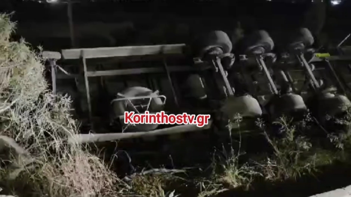 Ανατροπή νταλίκας στην Εθνική Οδό Κορίνθου-Πατρών, στο ύψος του Ζευγολατιού, δείτε βίντεο
