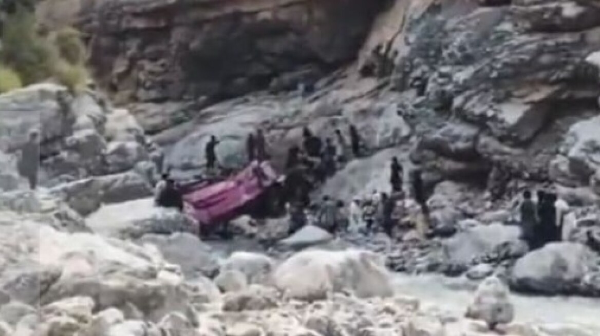 Πακιστάν: Τουλάχιστον 40 άνθρωποι σκοτώθηκαν σε δυστύχημα με λεωφορείο