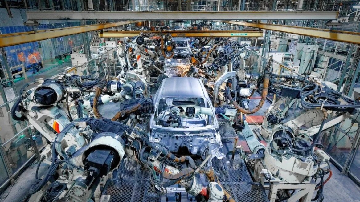 Στα άδυτα του εργοστασίου της Toyota στη Γαλλία
