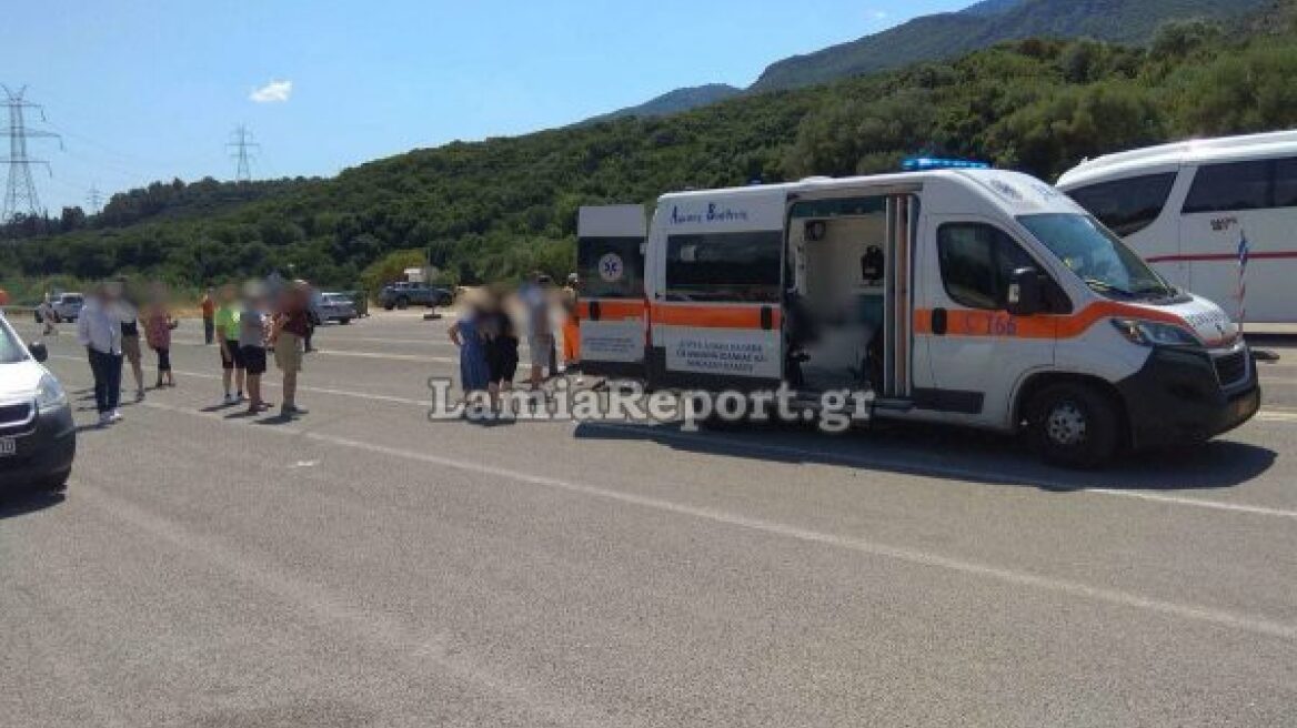 Σοβαρά τραυματισμένη Αμερικανίδα τουρίστρια μετά από παράσυρση από ΙΧ στις Θερμοπύλες