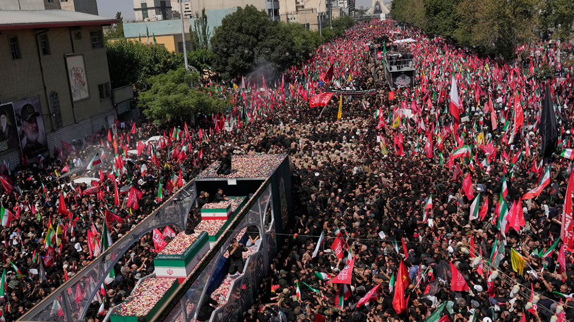 Ολοκληρώθηκε η τελετή για τον Αλί Χαμενεΐ στην ιρανική Κομ, η σορός μεταφέρεται στο Ιράκ