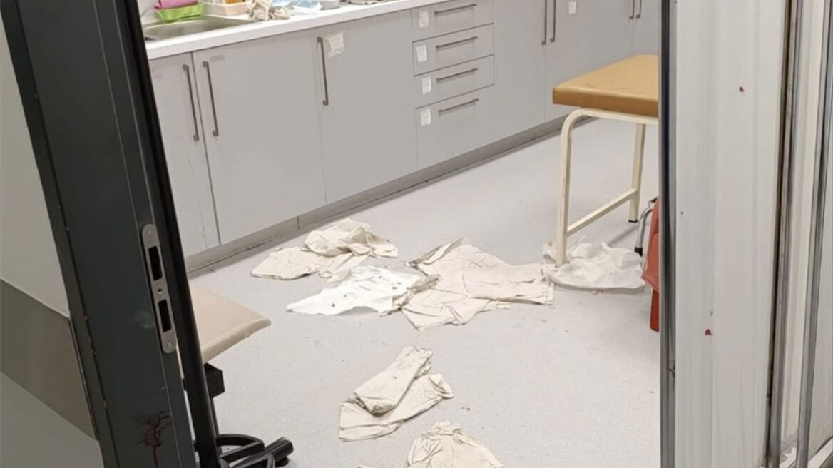 Χάος στο Θριάσιο: Ρομά έσπασαν τζάμια και επιτέθηκαν σε γιατρούς επειδή καθυστέρησε αξονική συγγενή τους, δύο συλλήψεις