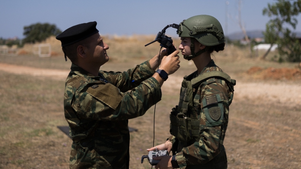 Ο Ελληνικός Στρατός εκπαιδεύει τη νέα γενιά χειριστών drones: Πώς αλλάζει το πεδίο των επιχειρήσεων