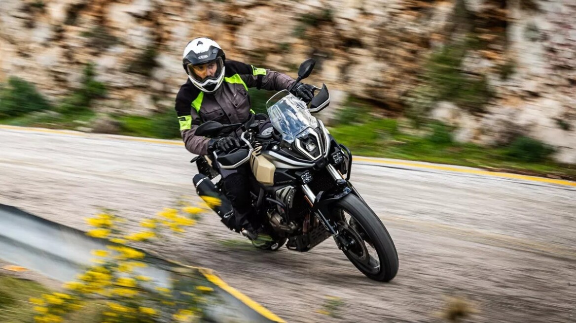 Δοκιμάζουμε την τεχνολογικά προηγμένη QJMotor SRT 600 SX - Πόσο κοστίζει στην Ελλάδα;