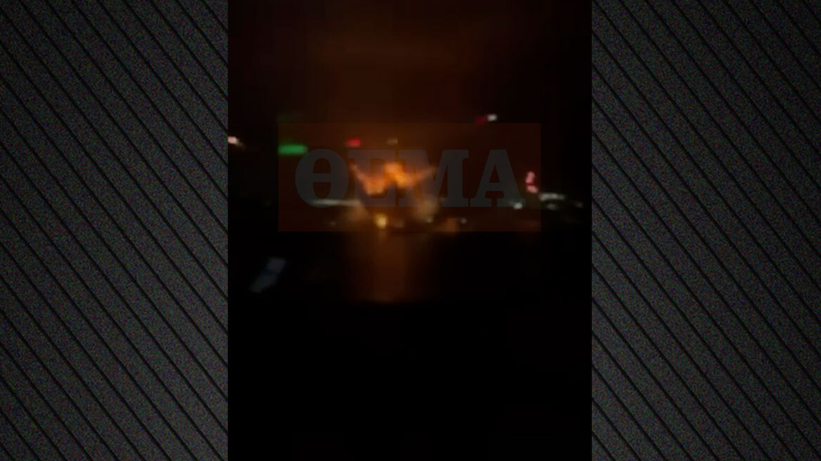 Βίντεο από ιρανική επίθεση στα Στενά του Ορμούζ: Drones χτυπούν πλοίο, ακούγονται εκρήξεις, ακολουθεί πανικός