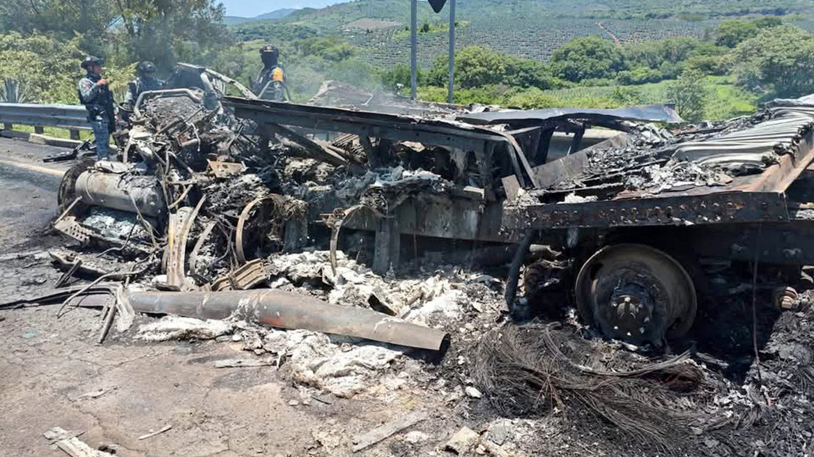 Τουλάχιστον 10 νεκροί και 10 τραυματίες μετά από καραμπόλα σε αυτοκινητόδρομο στο Μεξικό, φορτηγό έχασε τα φρένα του και έπεσε σε ακινητοποιημένα οχήματα
