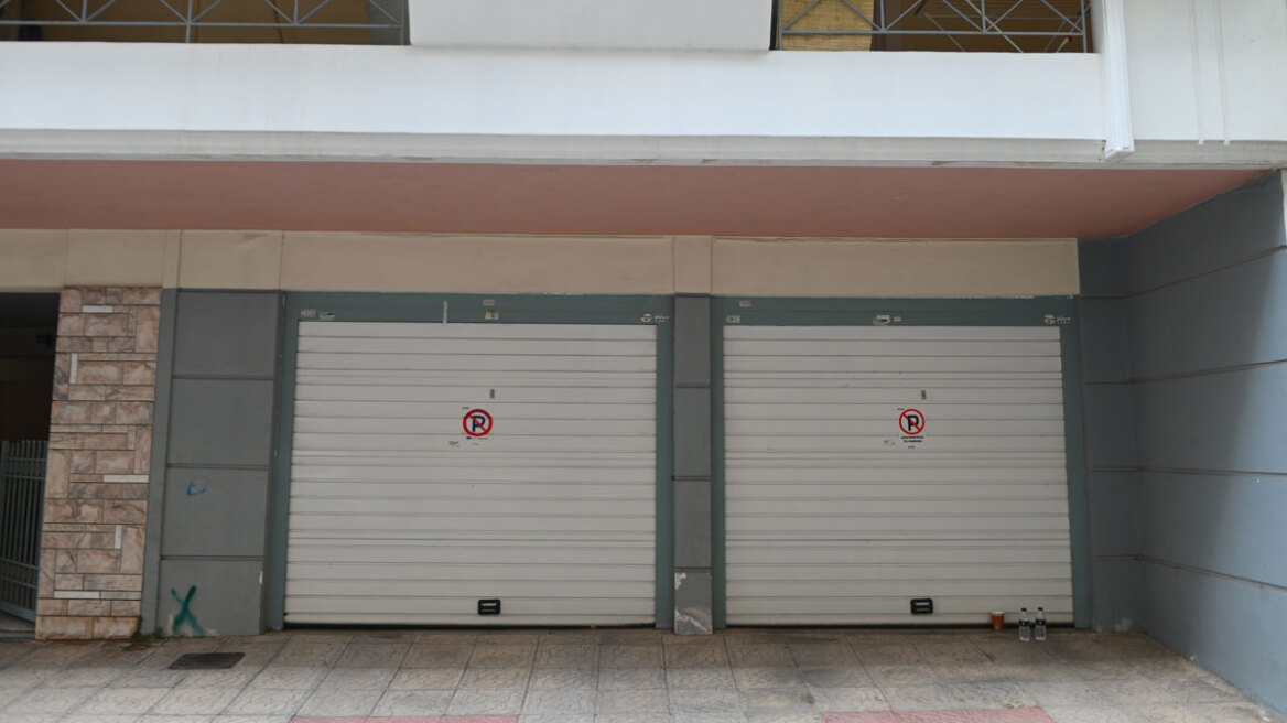 Νεκροί σε ΙΧ μέσα σε γκαράζ στον Πειραιά 28χρονος και 27χρονη, για αναθυμιάσεις από κινητήρα και κλιματισμό μιλάει ο ιατροδικαστής