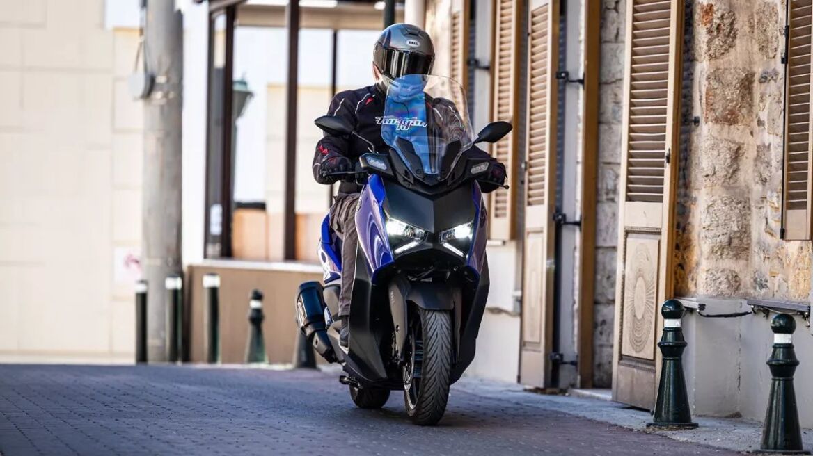 Δοκιμάζουμε το νέο Yamaha XMAX 300 - Πόσο κοστίζει στην Ελλάδα;