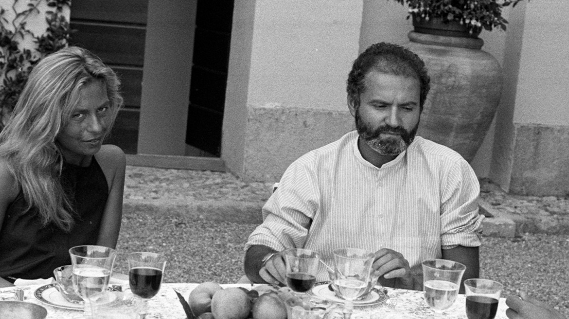 Είκοσι εννέα χρόνια από τη δολοφονία του Τζιάνι Βερσάτσε: Οι αναμνήσεις που μοιραστήκαμε θα ζουν για πάντα, γράφει η Ντονατέλα