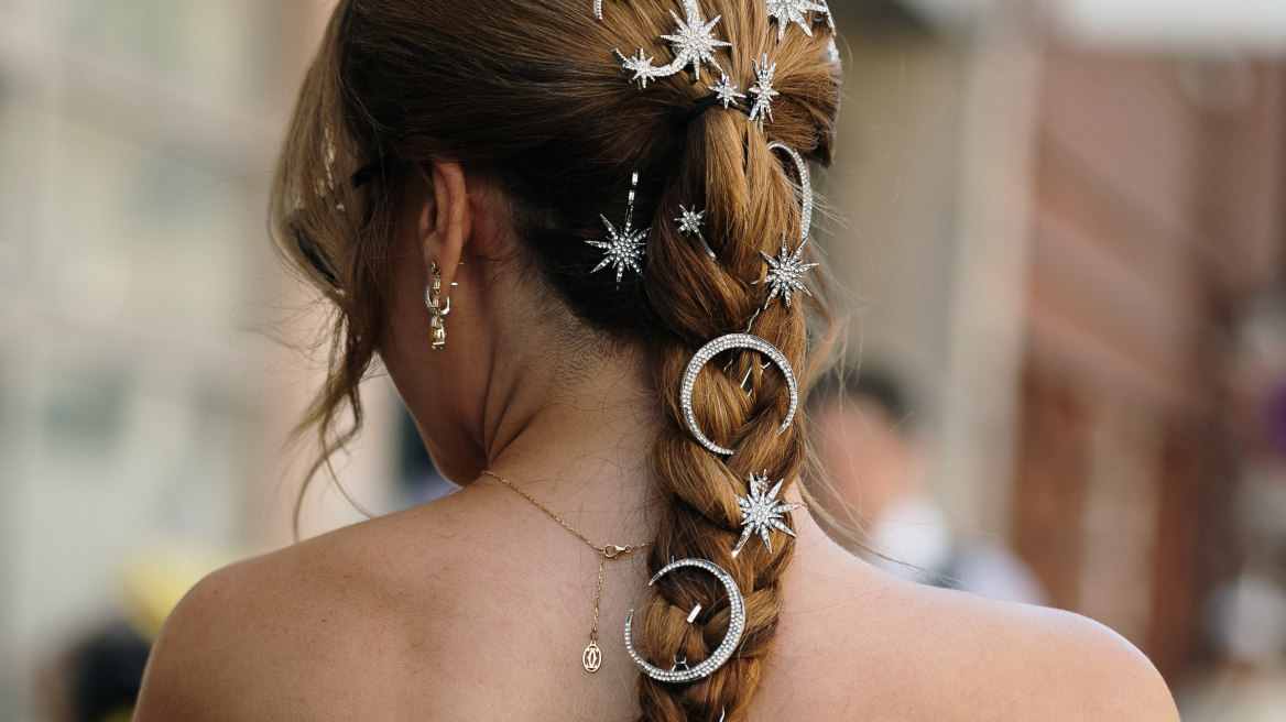Hair Inspo: Οι πλεξούδες συνεχίζουν να είναι το αγαπημένο μας καλοκαιρινό χτένισμα
