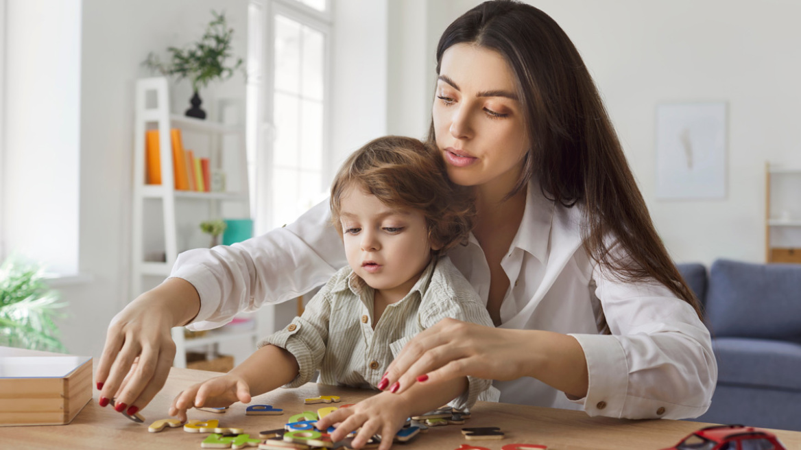 Γιατί είναι τόσο δύσκολο να βρεις τη σωστή babysitter;