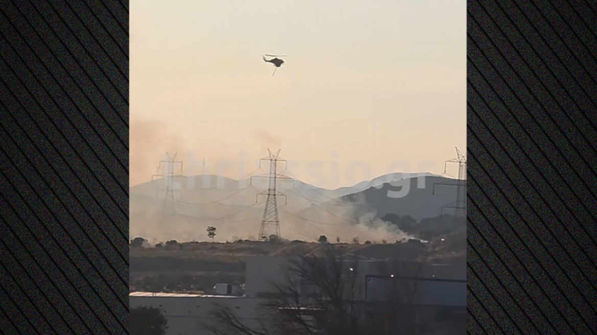 Φωτιά τώρα σε χαμηλή βλάστηση στον Ασπρόπυργο, μήνυμα 112 για ετοιμότητα, δείτε βίντεο