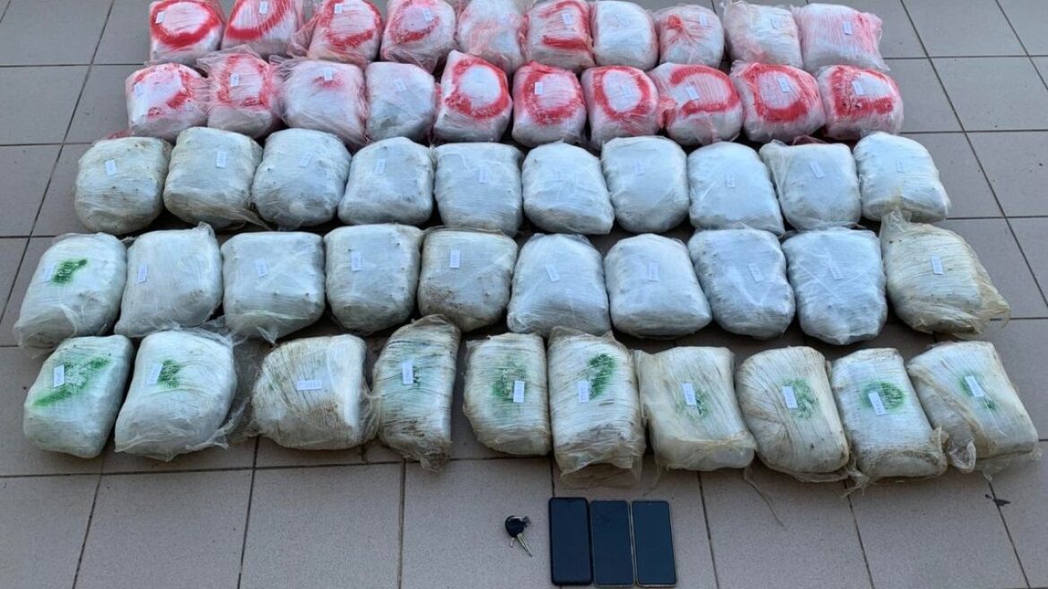 Φλώρινα: Συνελήφθη 68χρονος με πάνω από 55 κιλά κάνναβης σε ΙΧ αυτοκίνητο