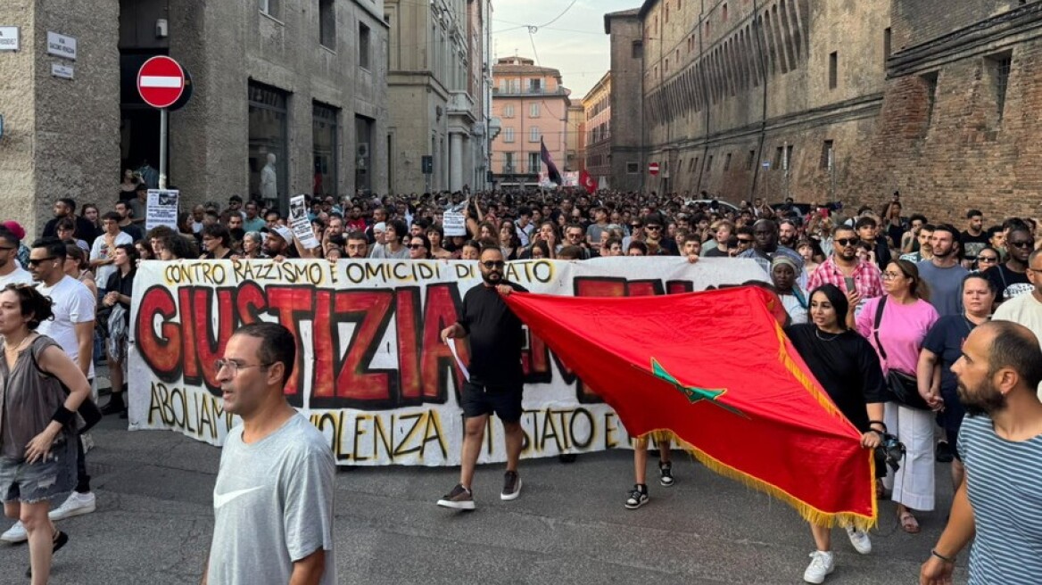 Συγκρούσεις διαδηλωτών με αστυνομικούς στην Μπολόνια, μετά τον θάνατο αλλοδαπού που είχε ακινητοποιηθεί από την αστυνομία