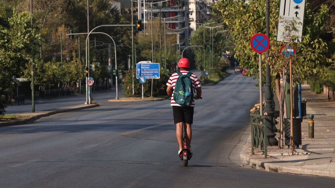 Αλλάζουν όλα σήμερα για τα ηλεκτρικά πατίνια, προς ψήφιση η απαγόρευση για τους ανηλίκους κάτω των 17 ετών  - Οι τέσσερις νέες παρεμβάσεις