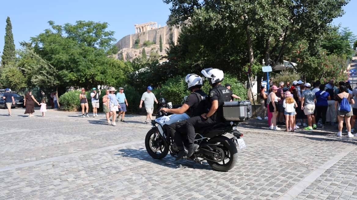 Προφυλακιστέος ο 60χρονος που επιτέθηκε με μαχαίρι σε Αμερικανούς τουρίστες στην Ακρόπολη