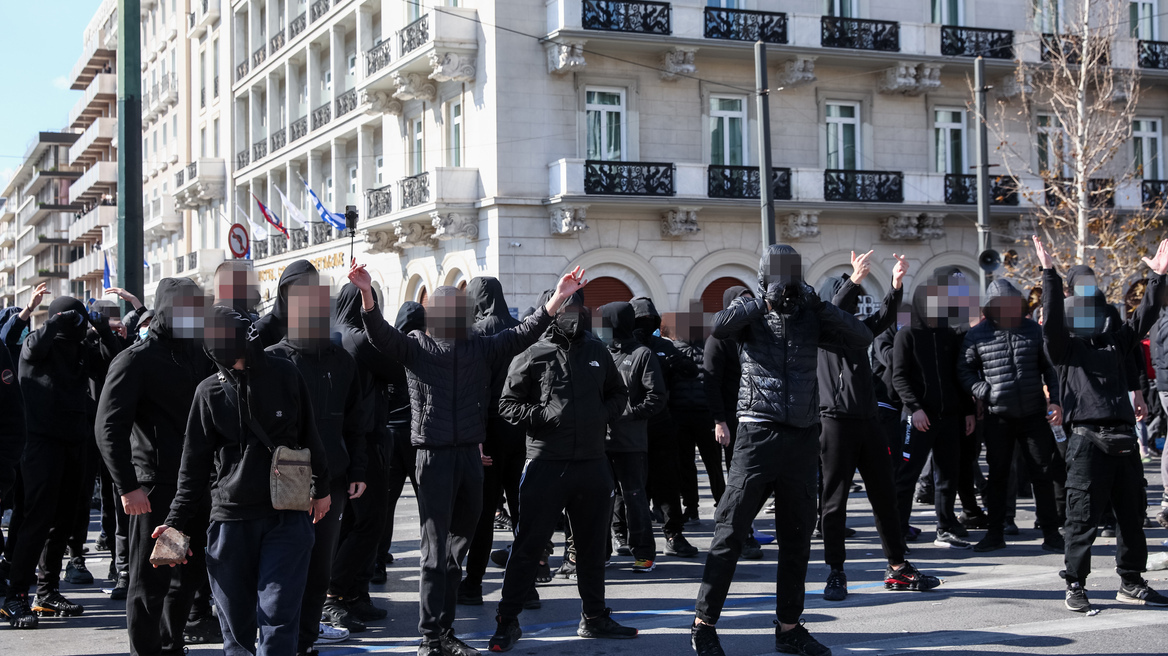 Η ακτινογραφία της πολιτικής βίας στην Ελλάδα και η στάση της κοινής γνώμης: 1 στους 3 δικαιολογεί προπηλακισμούς πολιτικών, τραπεζιτών και δημοσιογράφων