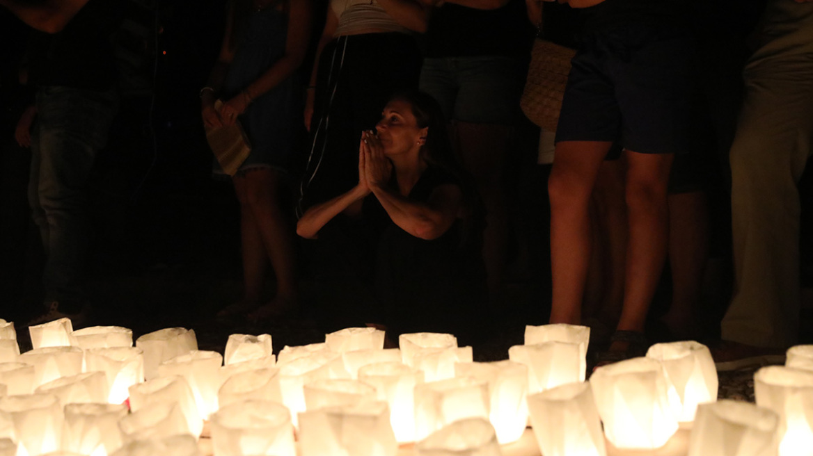 Συγκινητικές στιγμές στο Μάτι: Ακολούθησαν το «δρόμο της φωτιάς» στις εκδηλώσεις μνήμης για τα 8 χρόνια από την τραγωδία, δείτε βίντεο και φωτογραφίες