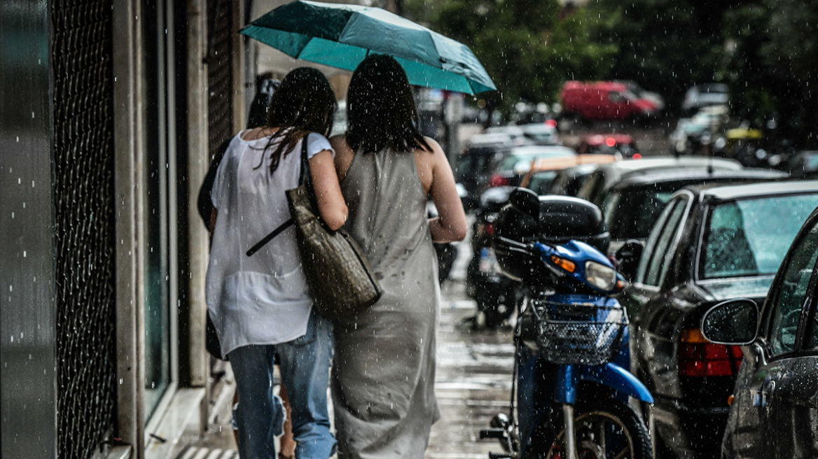 Σε Red Code 11 περιοχές λόγω κακοκαιρίας, σε ποιες παραλίες χρειάζεται προσοχή λόγω κεραυνών και ανέμων