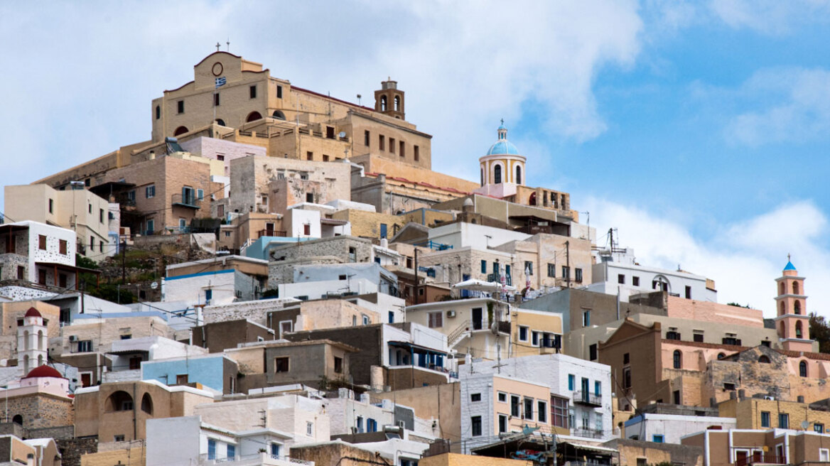 Νεκρή νοσηλεύτρια του ΕΚΑΒ που μαχαιρώθηκε στη Σύρο: Πήγε σε σπίτι ζευγαριού, λογομάχησε με τη γυναίκα, τη σκότωσε ο σύζυγος