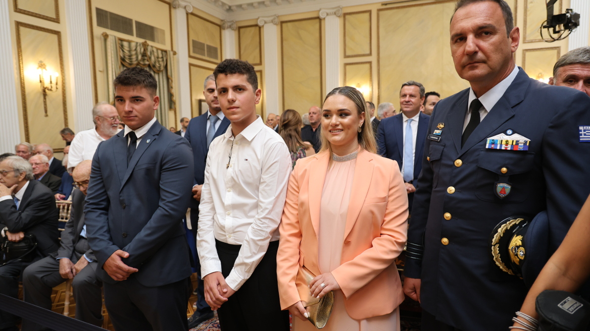 Οι αριστούχοι των Πανελλαδικών, η δασκάλα και ο πιλότος F-16 τιμητικοί προσκεκλημένοι στο Προεδρικό Μέγαρο: Δείτε φωτογραφίες