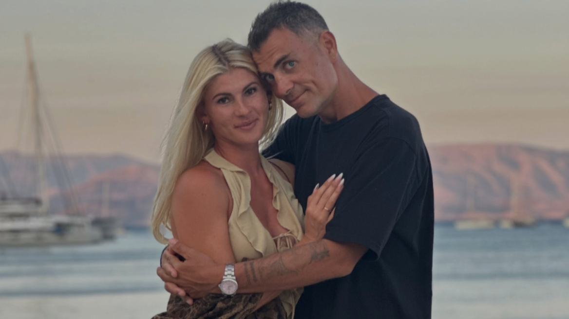 Ο Στέλιος Χανταμπάκης και η Όλγα Πηλιάκη έκαναν διακοπές στην Κέρκυρα μαζί με τα παιδιά τους, δείτε φωτογραφίες