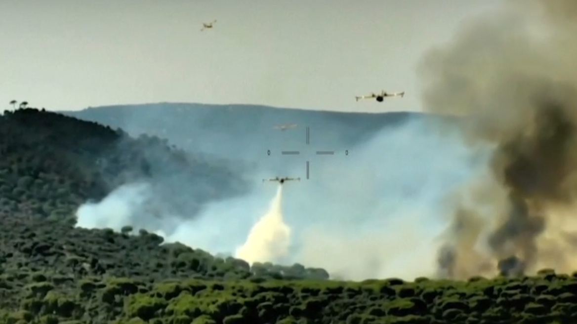 Καρέ-καρέ η μάχη με τις πυρκαγιές στην Ισπανία: Ελικόπτερα και αεροσκάφη σε διαρκείς ρίψεις