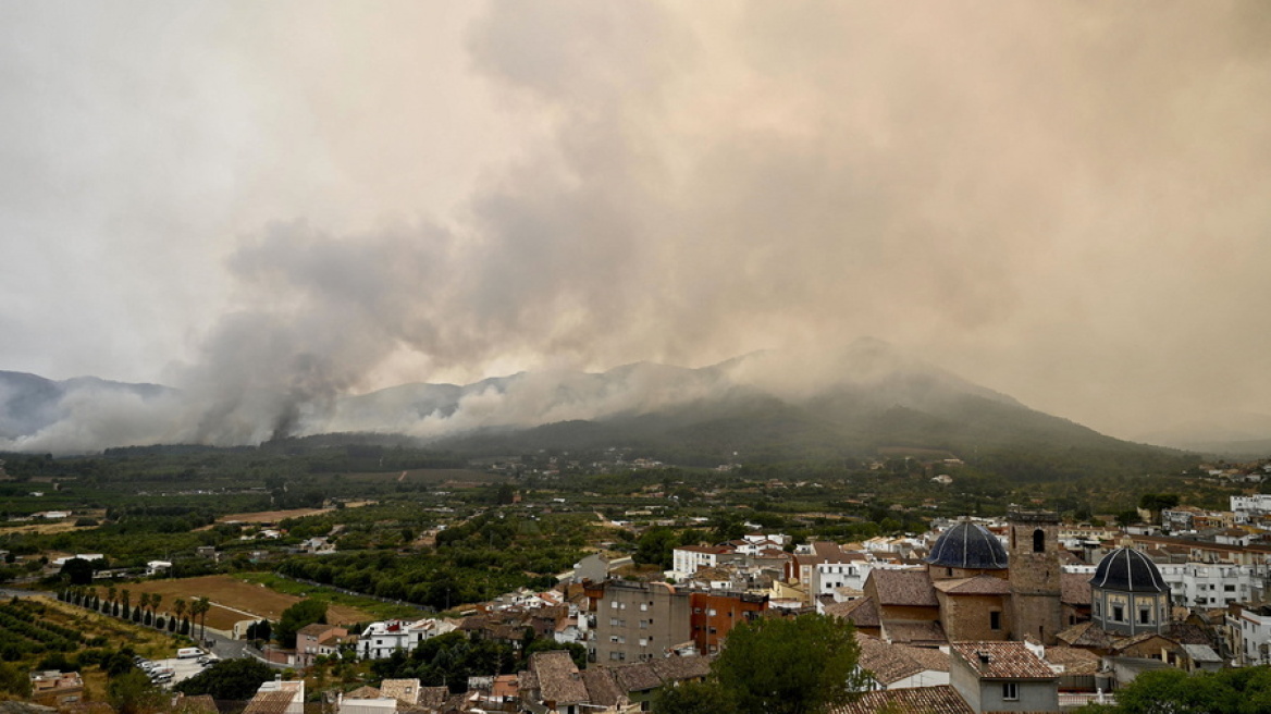 Γαλλία και Ισπανία ετοιμάζουν πακέτα στήριξης για τους πυρόπληκτους, xιλιάδες εκτοπισμένοι, νέος καύσωνας προ των πυλών