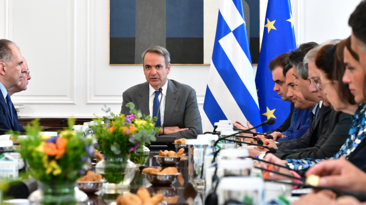 Μήνυμα Μητσοτάκη στο υπουργικό όταν έκλεισαν οι κάμερες: Μην φοβάστε τον πολιτικό χρόνο, να υπερασπίζεστε στα κανάλια το κυβερνητικό έργο