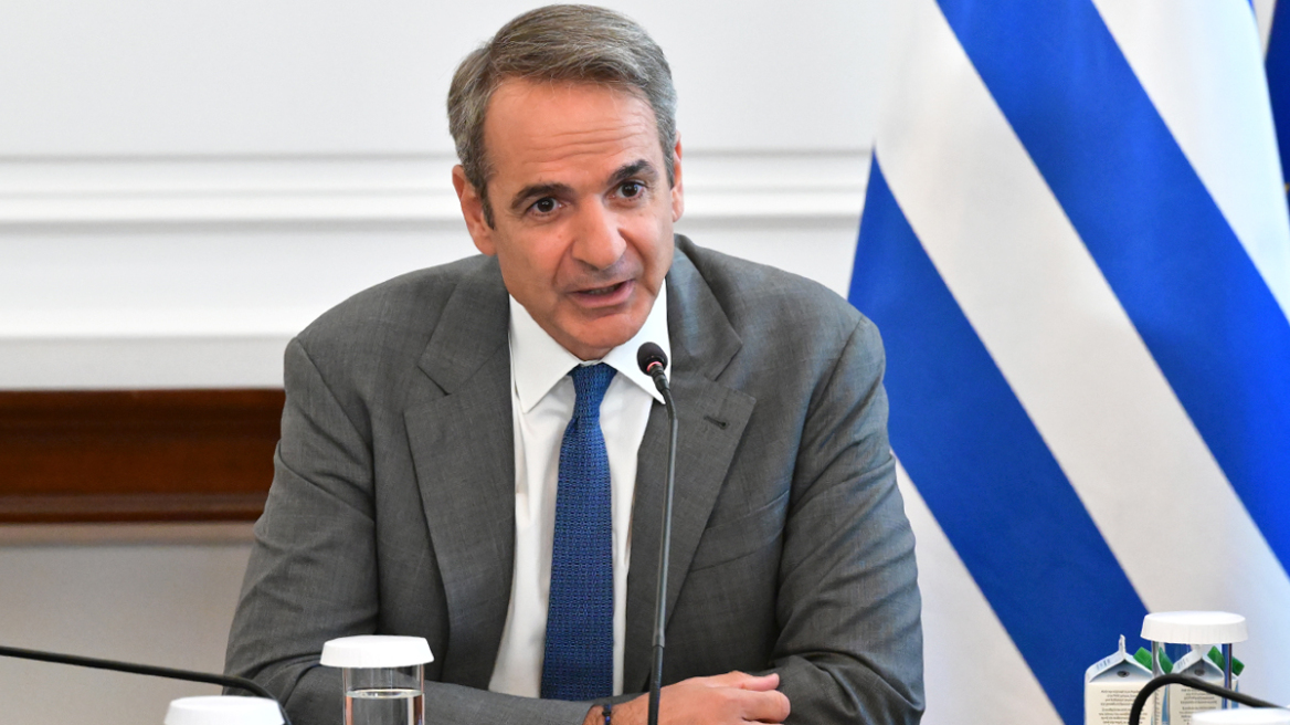 Μητσοτάκης στο υπουργικό: Έχουμε μπροστά μας δύσκολες ημέρες με τις φωτιές, στεκόμαστε στο πλευρό των οικογενειών των πυροσβεστών