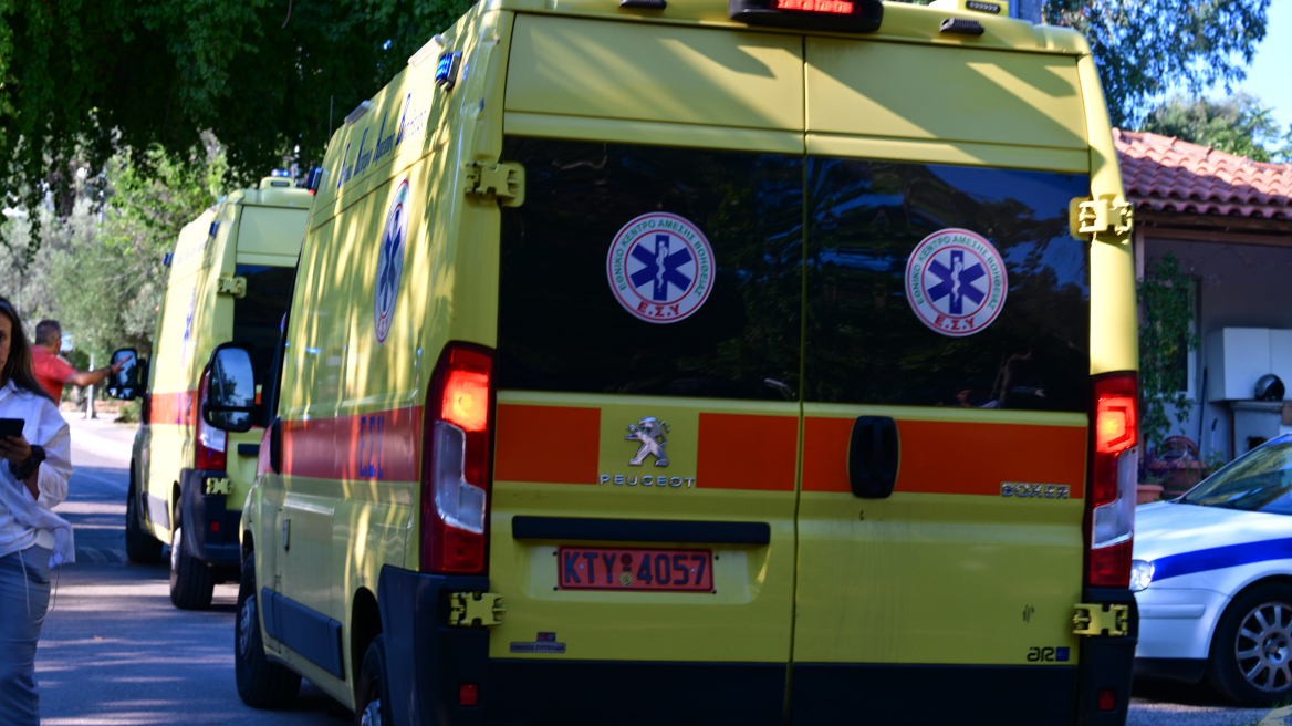 Φωτιά στην Περιφερειακή Αιγάλεω: 14 τρόφιμοι μεταφέρθηκαν από το Δαφνί σε «Αττικόν» και Δρομοκαΐτειο με αναπνευστικά προβλήματα
