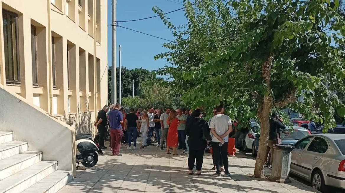 Ελεύθερος με όρους ο 52χρονος υπάλληλος του ΔΕΔΔΗΕ για τη φωτιά στο Ρέθυμνο, τι υποστήριξε στην απολογία του
