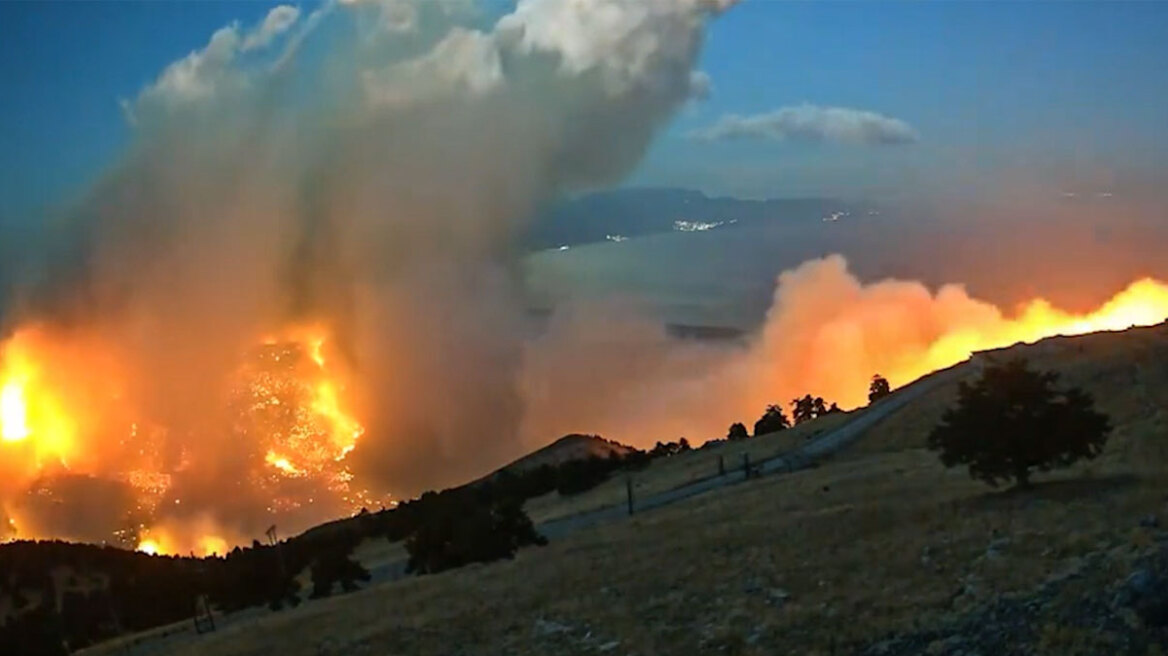Συγκλονιστικό timelapse βίντεο από το πώς φούντωσε η φωτιά στην κορυφή του Κιθαιρώνα