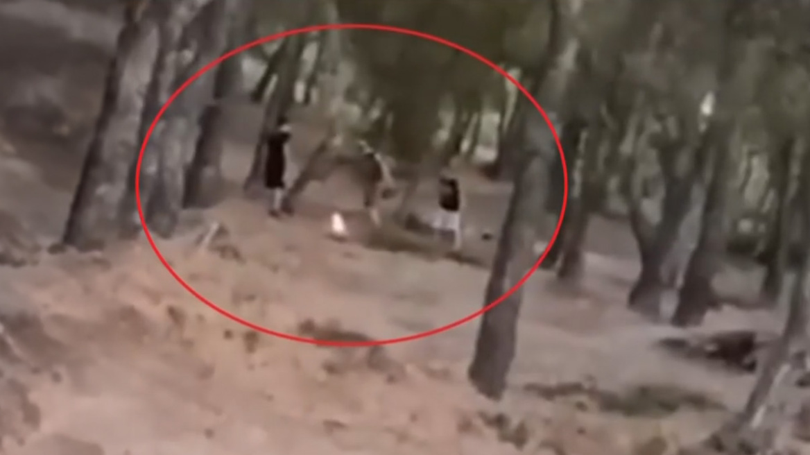Βίντεο: Ανήλικοι έβαλαν φωτιά στο δάσος Άνω Βριλησσίων και την έσβησαν, τους αναζητά η Πυροσβεστική