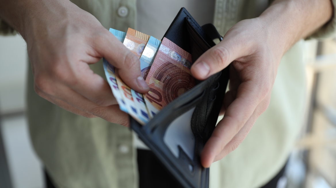 Τα δύο πρόσωπα της ελληνικής οικονομίας: Aνεβαίνει ο πλούτος, πέφτει η αποταμίευση και «φουσκώνει» ο δανεισμός
