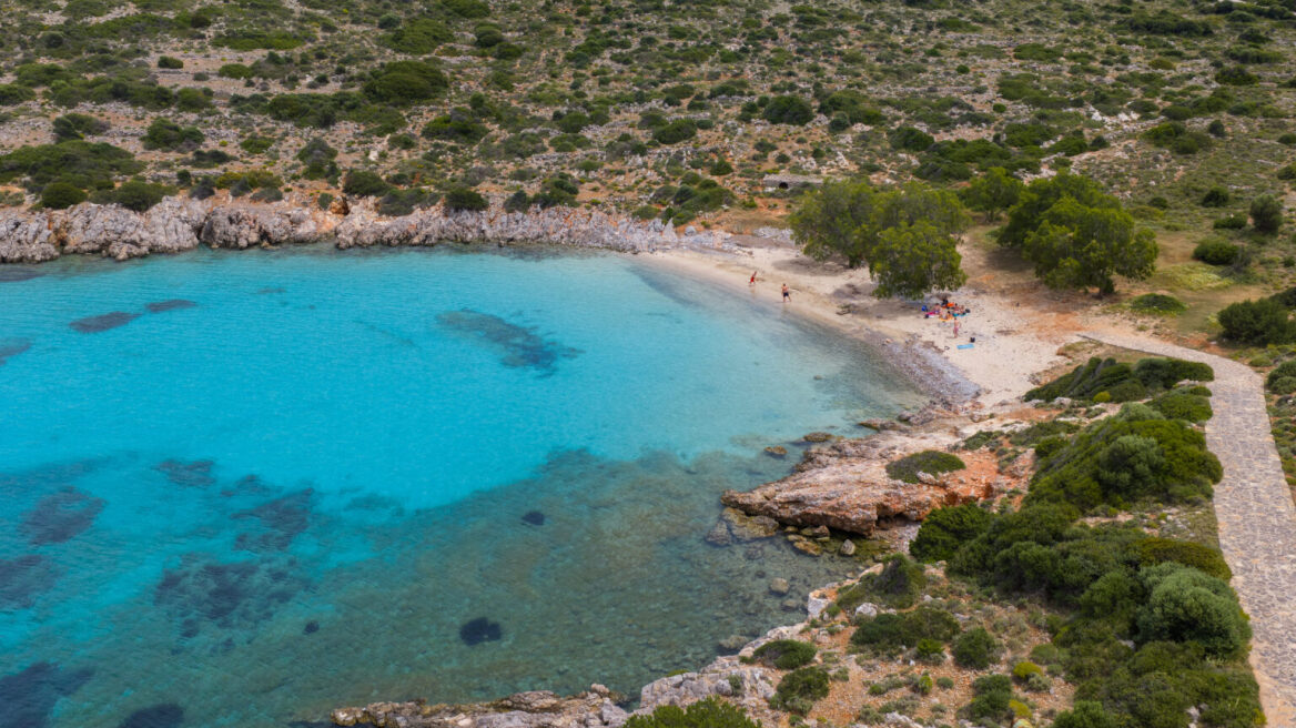 Αγία Δύναμη: H σμαραγδένια παραλία στη νότια άκρη της Χίου