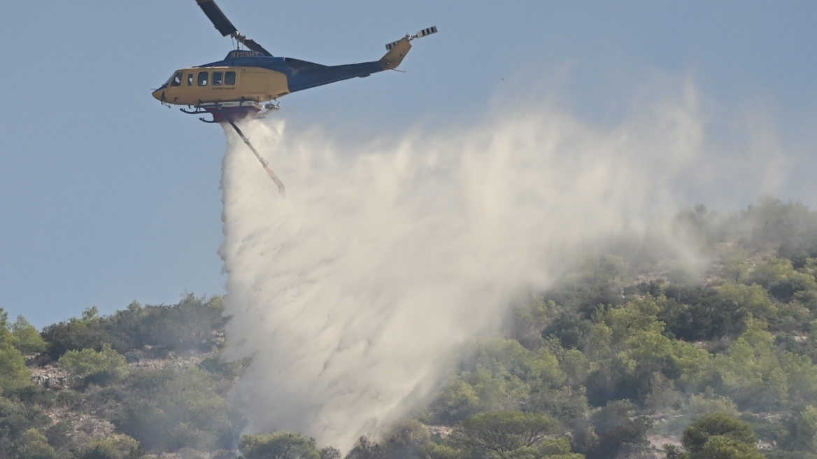Φωτιά στη Σκύρο: Εστάλη 112 για εκκένωση του Αγίου Φωκά, επιχειρούν πέντε εναέρια μέσα