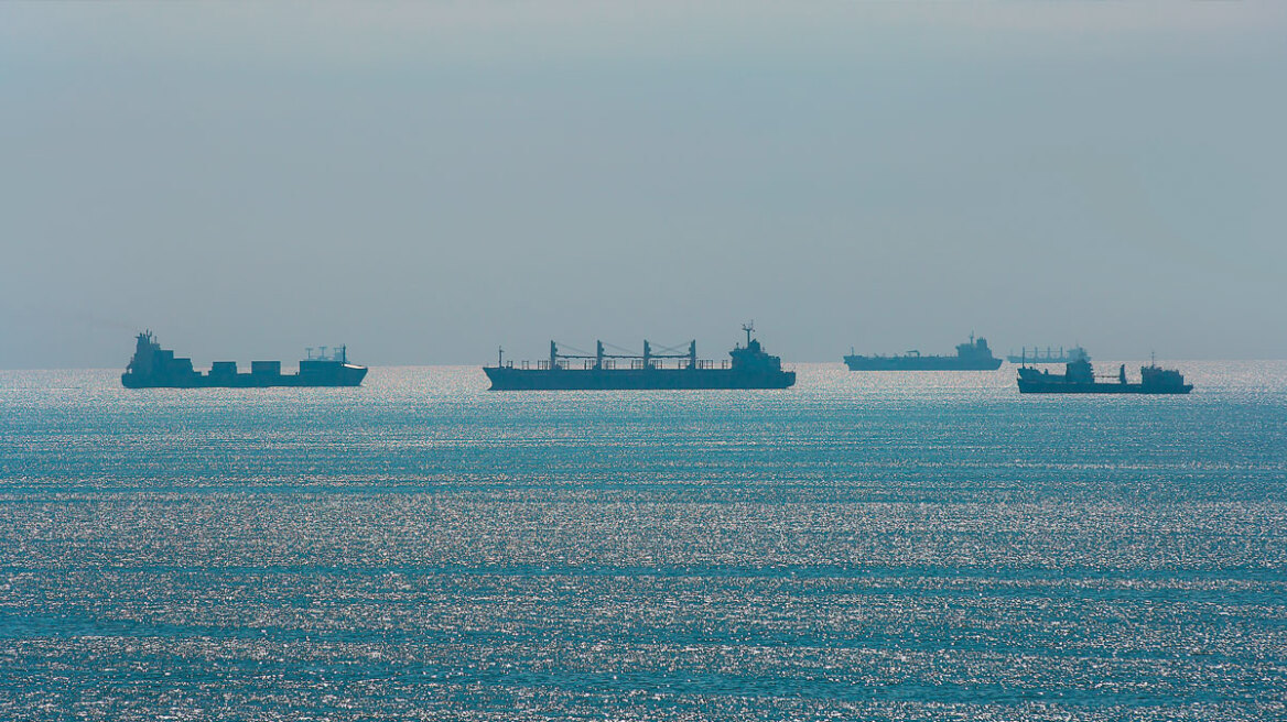 Οι ΗΠΑ έχουν εκτρέψει 55 εμπορικά πλοία στα Στενά του Ορμούζ: Πάνω από 20 πολεμικά βρίσκονται στην περιοχή
