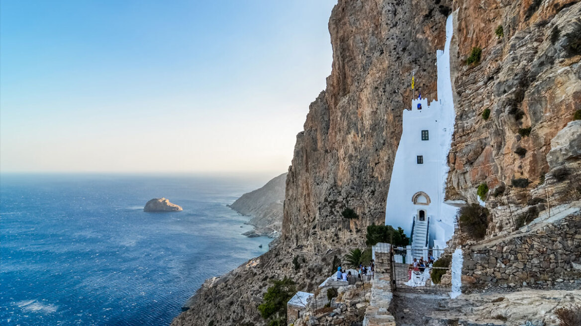 Δεκαπενταύγουστος με κατανυκτική ατμόσφαιρα σε νησιά και πόλεις της Ελλάδας
