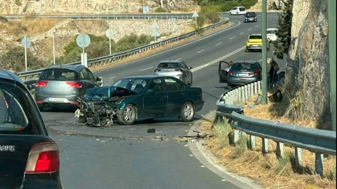 Ακόμα ένα τροχαίο με επικίνδυνες συνέπειες στη Λεωφόρο Αθηνών–Σουνίου!