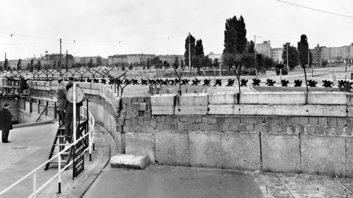 «Σαν φράχτης στρατοπέδου συγκέντρωσης»: 65 χρόνια από την ανέγερση του Τείχους του Βερολίνου