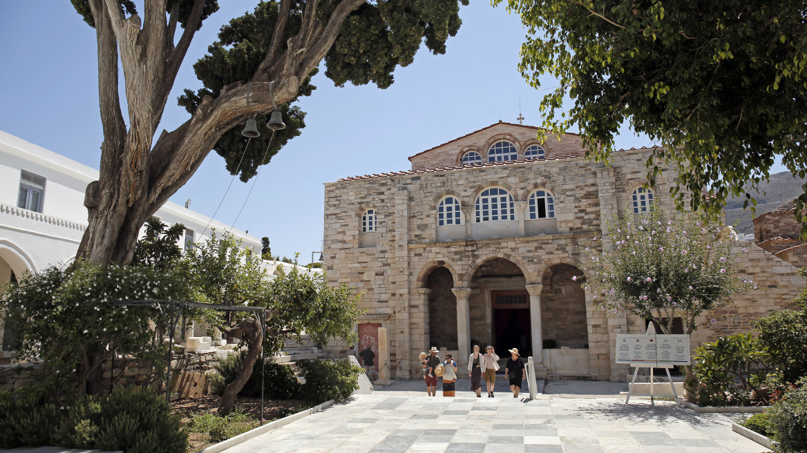 Δεκαπενταύγουστος στην Πάρο, 6 μονές με φόντο το κυκλαδίτικο τοπίο