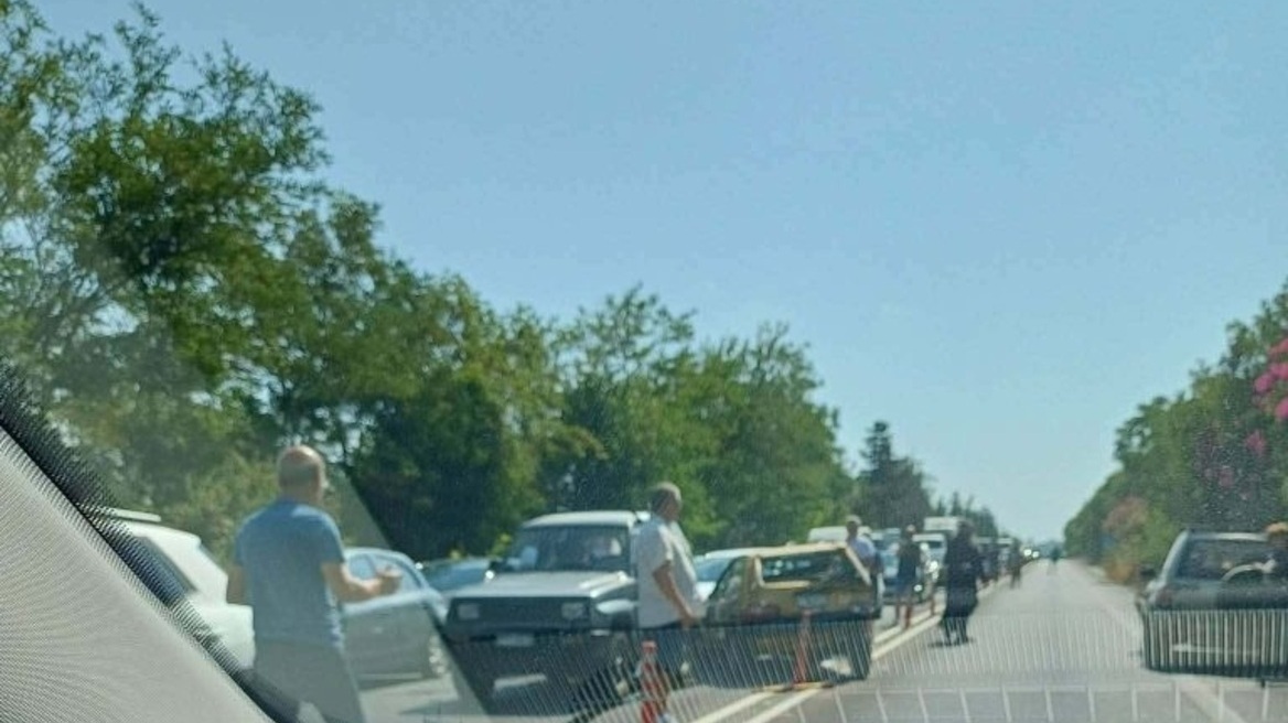 Δύο τροχαία στον ΒΟΑΚ με εμπλοκή 7 οχημάτων, έγινε καραμπόλα λόγω περιέργειας των οδηγών