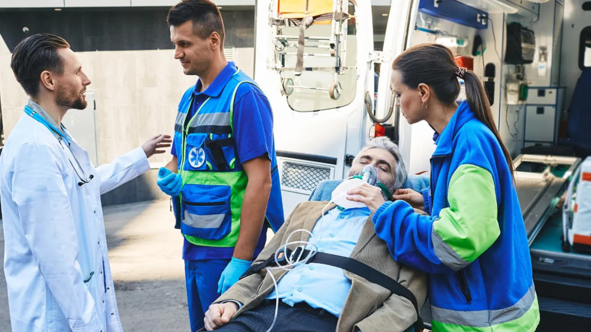 ΕΣΥ: Επικίνδυνες διακομιδές βαρέως πασχόντων καταγγέλλουν οι νοσοκομειακοί γιατροί
