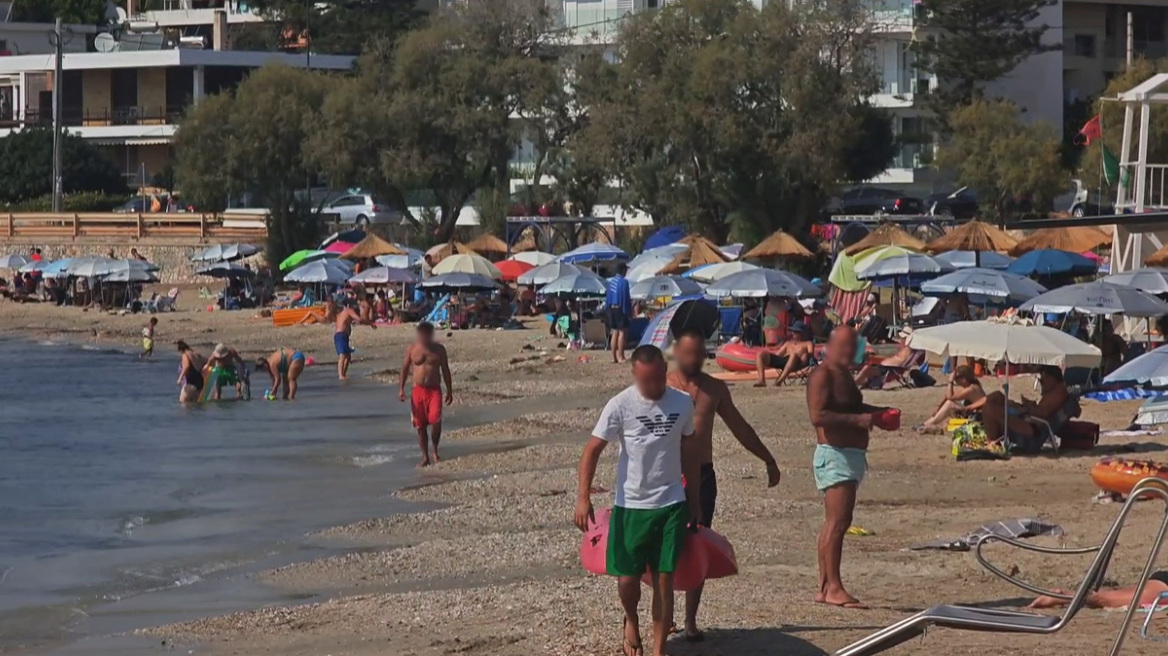 Γέμισαν οι παραλίες της Αττικής για μια ανάσα δροσιάς: Επιμένει ο καύσωνας, έρχονται 40άρια και τη Δευτέρα