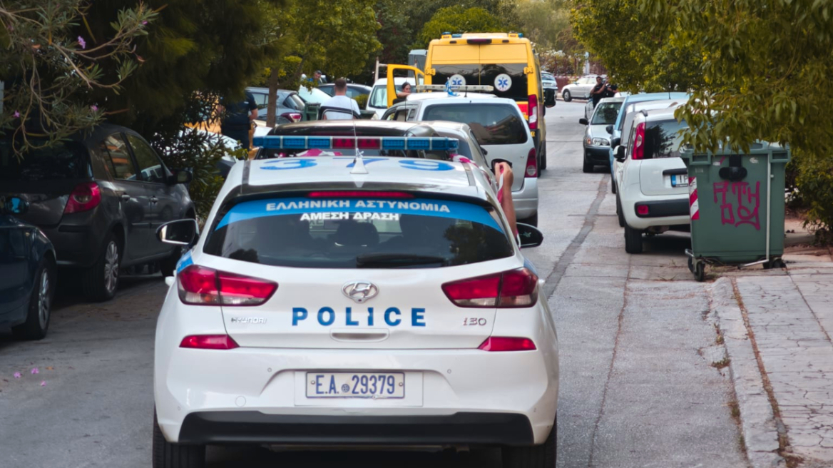Έγκλημα στη Νέα Σμύρνη: Ο άνδρας έστησε καρτέρι στην 45χρονη έξω από το σπίτι της κόρης της, τη σκότωσε και αυτοκτόνησε